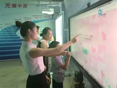 科技赋能教育新篇章 东方中原工程投影与交互式白板点亮鄂尔多斯中小学科技节